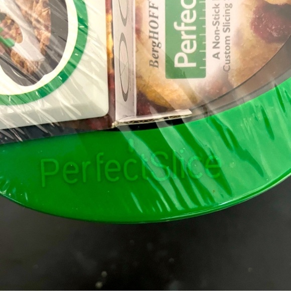 BergHOFF's Perfect Slice Non-Stick Bakeware Pie & Custom Slicing System in One - Picture 7 of 9